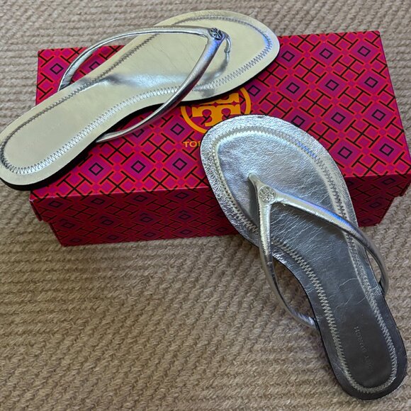 Tory Burch Chelsea Leather Flip Flop - Picture 12 of 15
